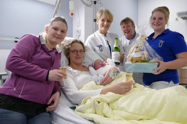 Eerste baby in nieuwe verloskamers Wilhelmina Ziekenhuis Assen geboren
