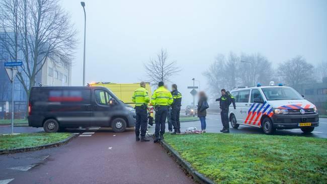 Fietser gewond door aanrijding met auto in Assen (Video)