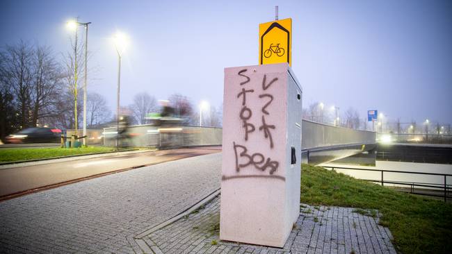 Opnieuw teksten op straatmeubilair in Assen gespoten (Video)