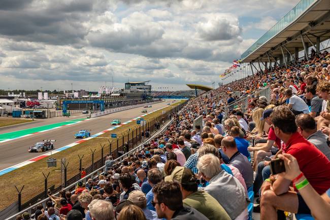 Autorace DTM in Assen trok duizenden Duitsers naar Noord-Nederland