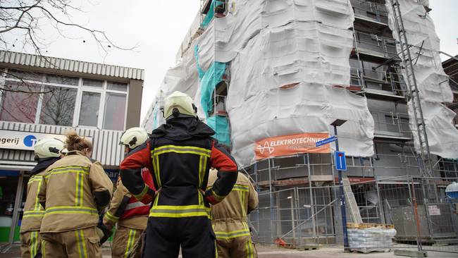 Rolderstraat afgesloten vanwege steiger die om dreigt te vallen