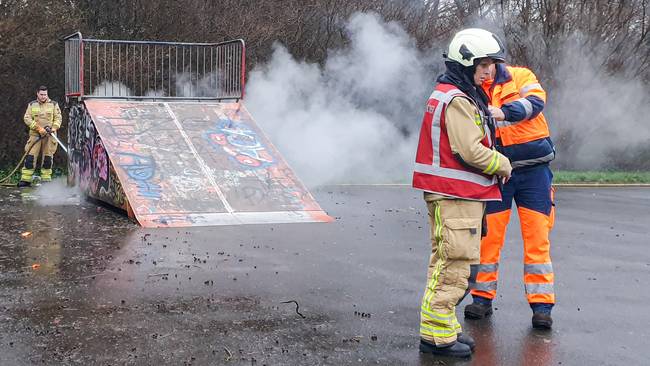 Brandweer blust brandje op skatebaan