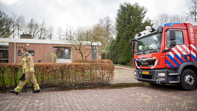 Brandweer pompt ondergelopen kelder leeg