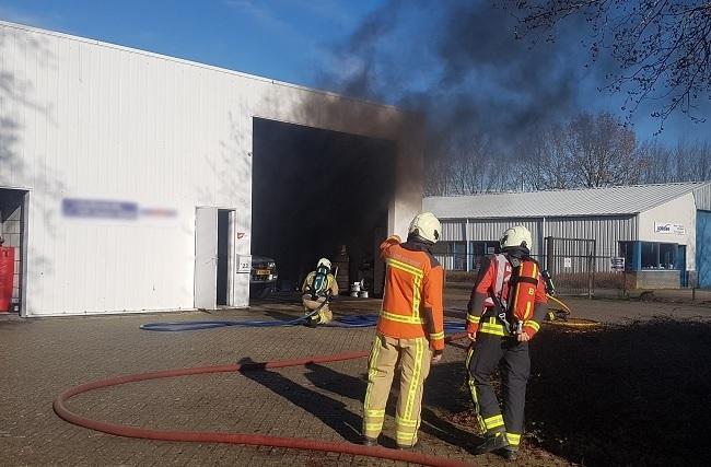 Flinke rookontwikkeling bij brand in Assen (Video)