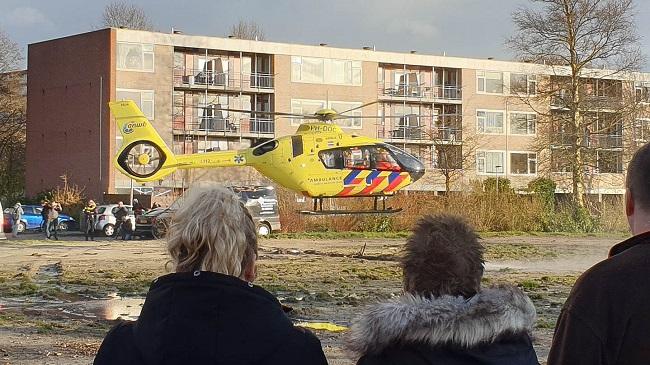 Traumahelikopter in Assen-Oost trekt veel bekijks