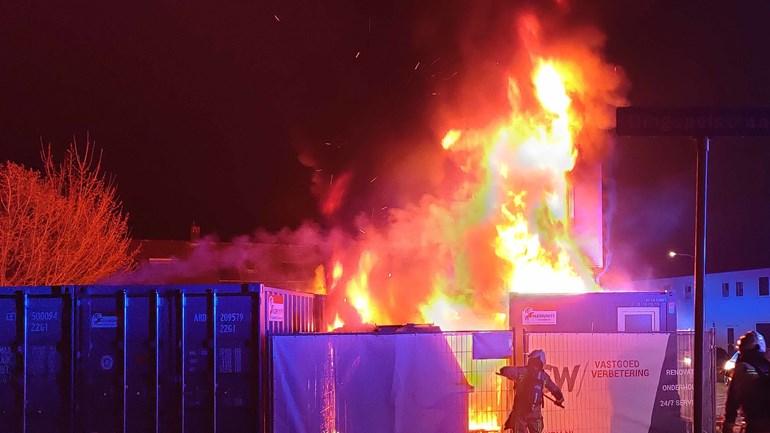 Opnieuw felle uitslaande brand op bouwplaats in Assen (video)