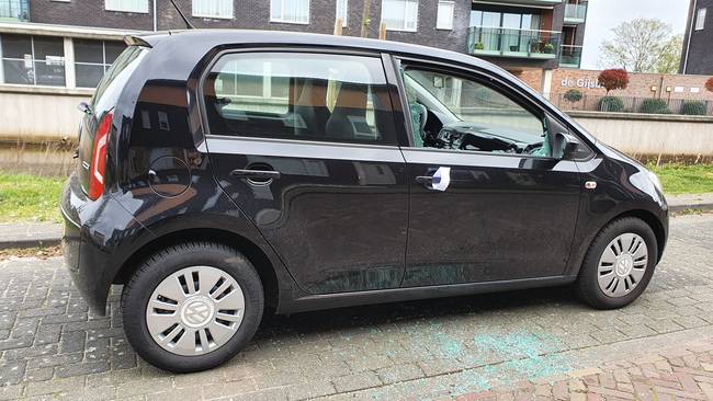 Meerdere autos opengebroken in wijk Dichtershof in Assen