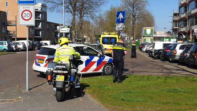 Vrouw gewond na aanrijding in Assen: automobilist rijdt door (Video)