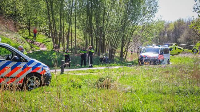 Traumahelikopter bij ernstig ongeval met fietser (Video)