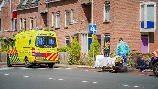 Fietsster gewond bij botsing met auto (Video)