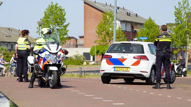 Politie sluit Kloosterveste af voor jeugd na oproep op social media (Video)