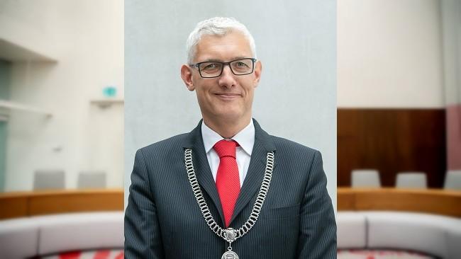 Burgemeester Marco Out aan Assenaren: Probeer vol te houden