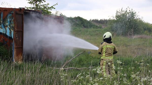 Container in brand gestoken in Kloosterveen