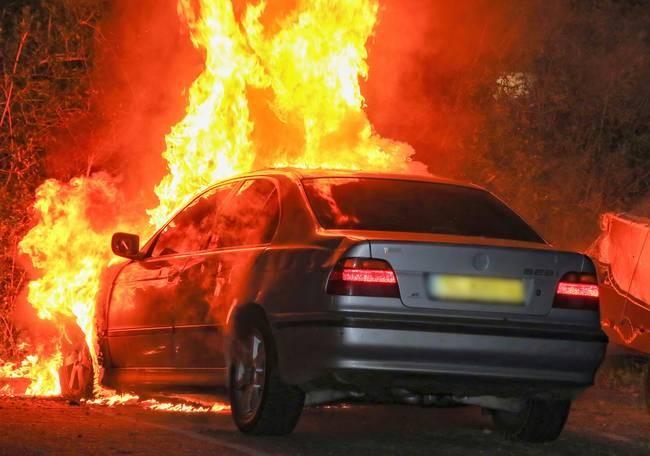 Auto brandt uit in Assen-Oost