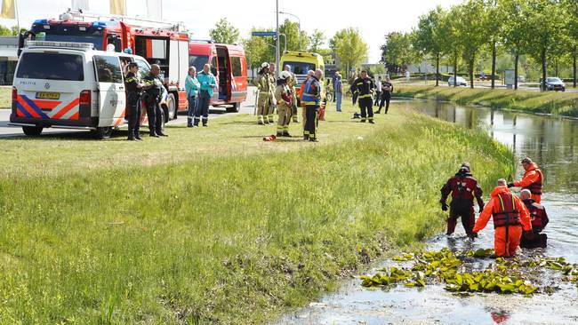 Hulpdiensten rukken massaal uit voor mogelijk persoon te water (Video)