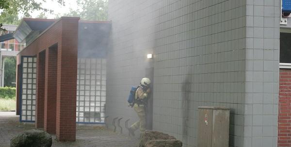 Ontruiming bij brand in garagebox in Assen; politie zoekt getuigen