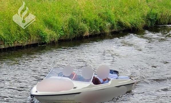 Politie bekeurt bestuurder van boot na klachten over snel varen