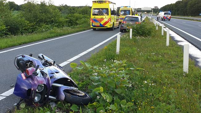 Twee gewonden bij ongeval in bussluis op N33 bij Assen (Video)