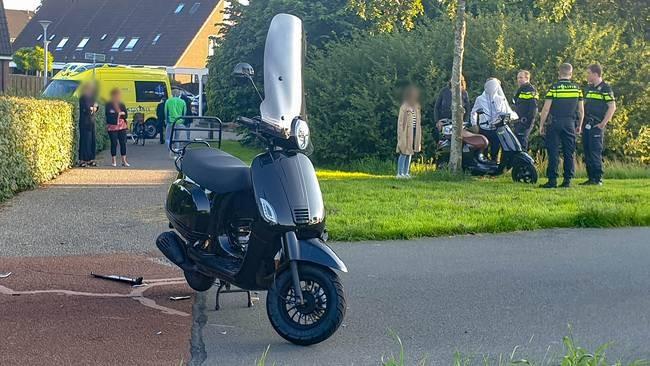 Scooters botsen op elkaar in Peelo