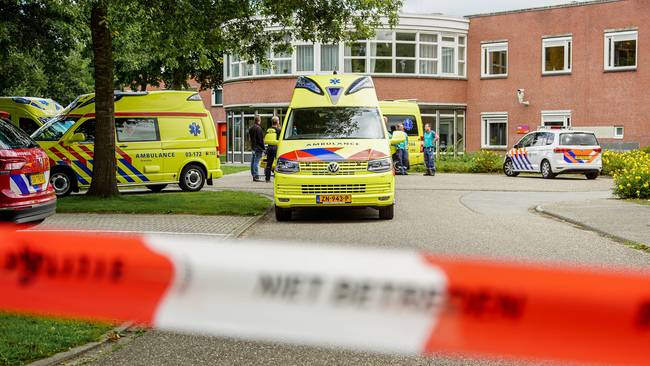 Brand bij forensische kliniek Assen: zeven personeelsleden ademen rook in (Video)