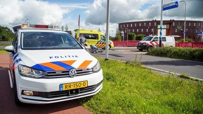 Fietser raakt gewond door aanrijding met auto (Video)