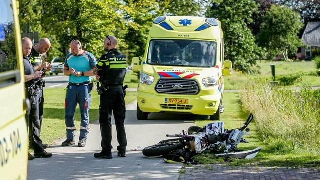 Twee gewonden bij ongeval tussen brommer en voetganger (Video)