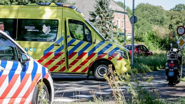 Scooter en auto botsen op elkaar in Assen (Video)