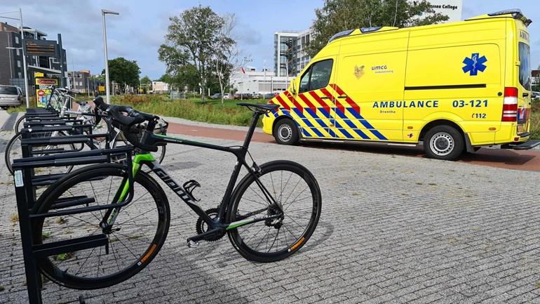 Wielrenner gewond bij aanrijding met auto (Video)