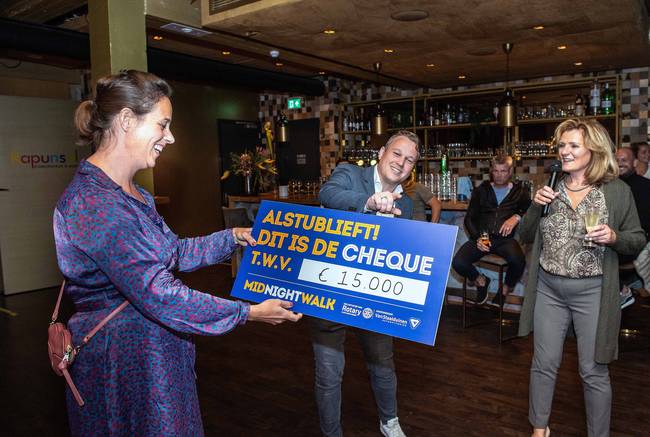 MidnightWalk Assen brengt 15.000 euro op: meer dan doel bereikt