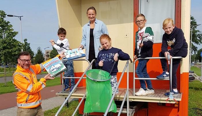 Ook Rijdende School ontvangt zwerfafvalpakket