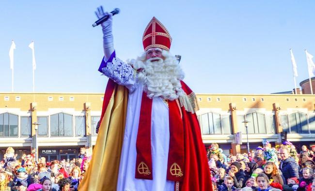 Sinterklaas speurtocht door centrum van Assen
