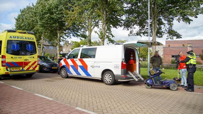 Man in scootmobiel raakt te water in Assen (Video)