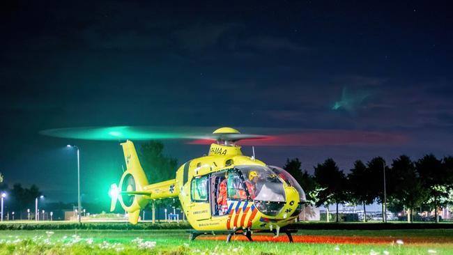Traumahelikopter landt voor assistentie op Messchenveld in Assen