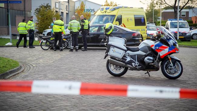 Bromfietser ernstig gewond door aanrijding met auto (Video)