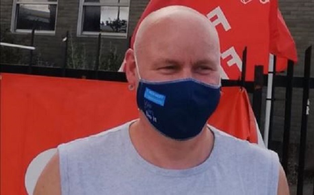 Zanger Henk de Wit uit Assen lanceert nummer Mondkapjes