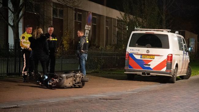 Scooterrijder crasht na achtervolging in Assen