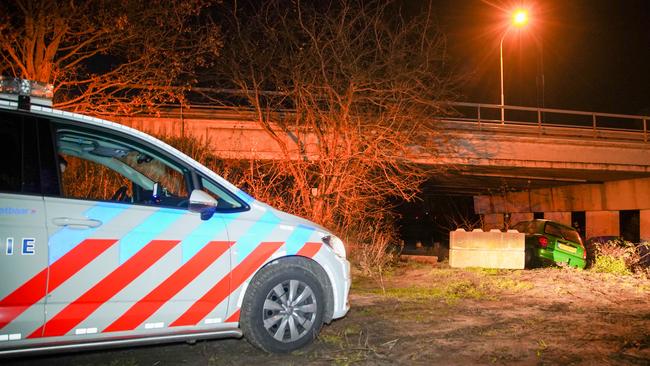 Auto crasht na achtervolging door Assen: één persoon aangehouden (Video)