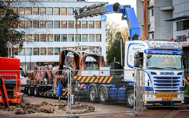 Mannes is tijdelijk van zijn plek voor onderhoud