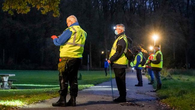 Veteranen Search Team zoekt in Assen naar vermiste 84-jarige man (Video)