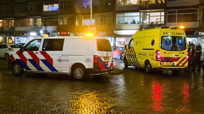 Auto en fietser botsen op elkaar in Assen