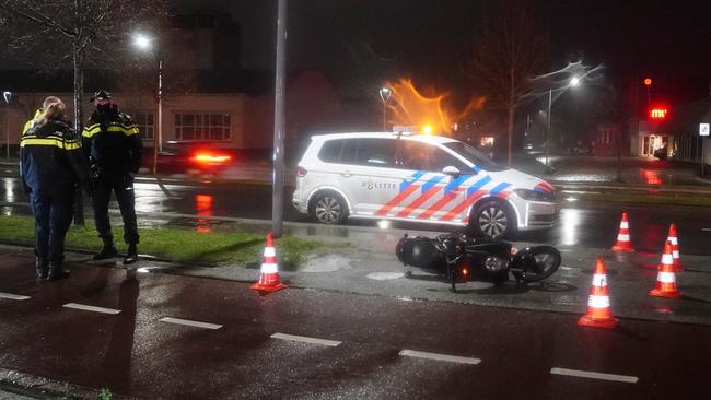 Scooterrijder ernstig gewond bij ongeval met auto (Video)