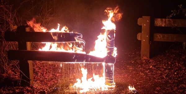 Rubberen hekje in brand gestoken in Noorderpark