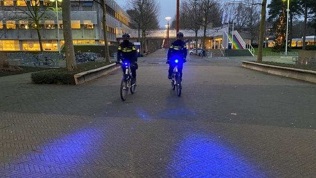 Politie test blauwe verlichting voor politiebikers