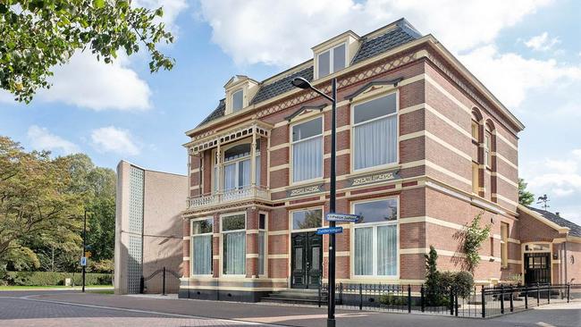 Te koop in Assen: In het centrum een vrijstaand herenhuis met uitzicht op de vijver/tuin van het Drents Museum