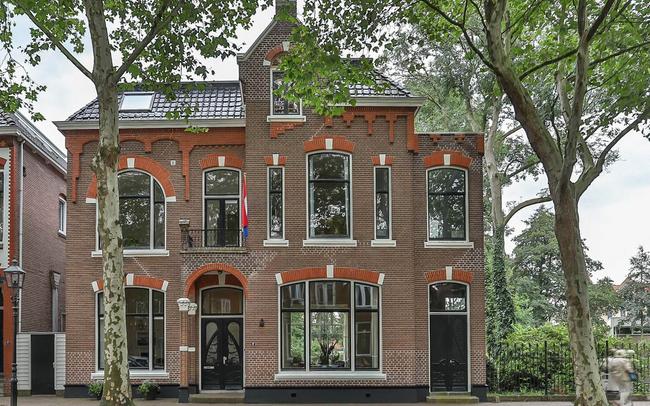 Te koop in Assen: Rijks monumentaal pand met acht slaapkamers