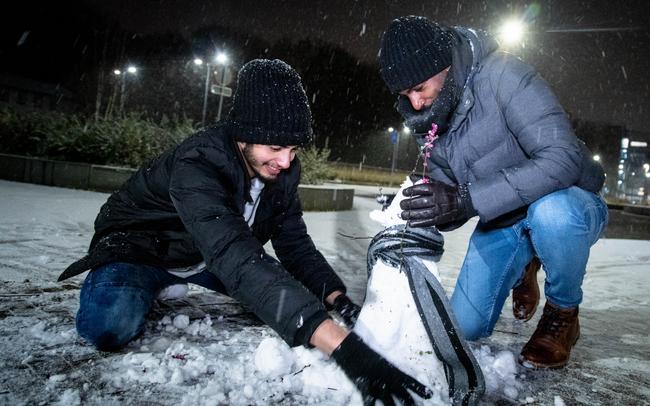 Sneeuwpret in Assen (Video)