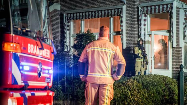 Brandweer blust schoorsteenbrand in Assen