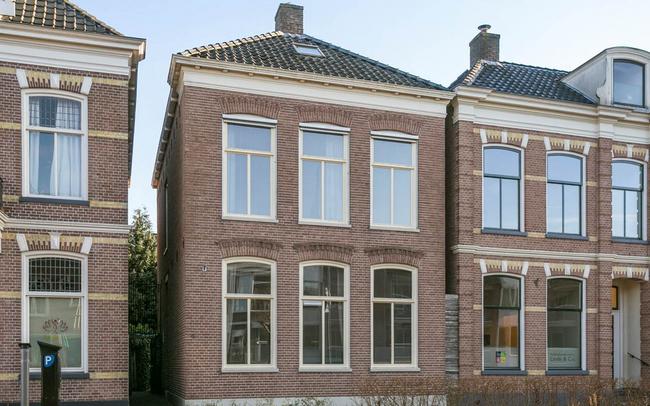 Te koop in Assen: Monumentaal herenhuis met sfeervolle besloten stadstuin