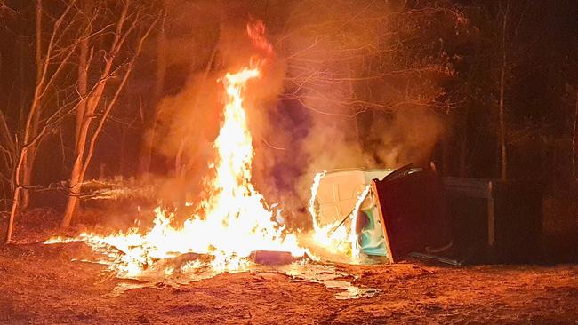 Mobiel toilet op oefenterrein van defensie in brand gestoken (Video)