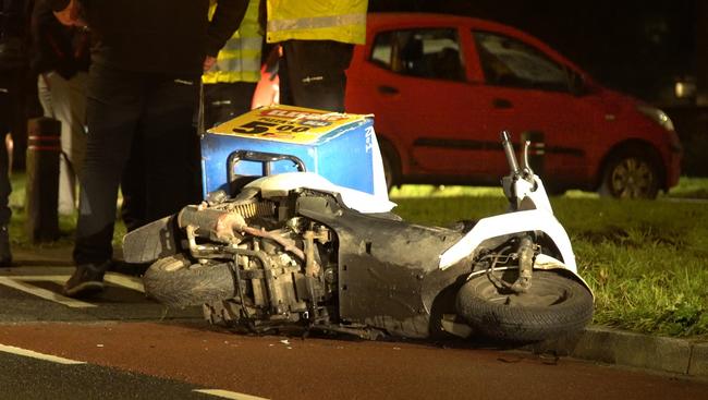 Pizzabezorger gewond bij botsing met auto in Assen (Video)